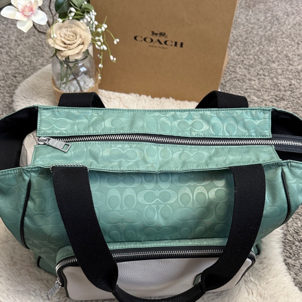 ✨ Coach Washed Green Court Tote In Colorblock Signature Nylon✨ - Picture 14 of 16